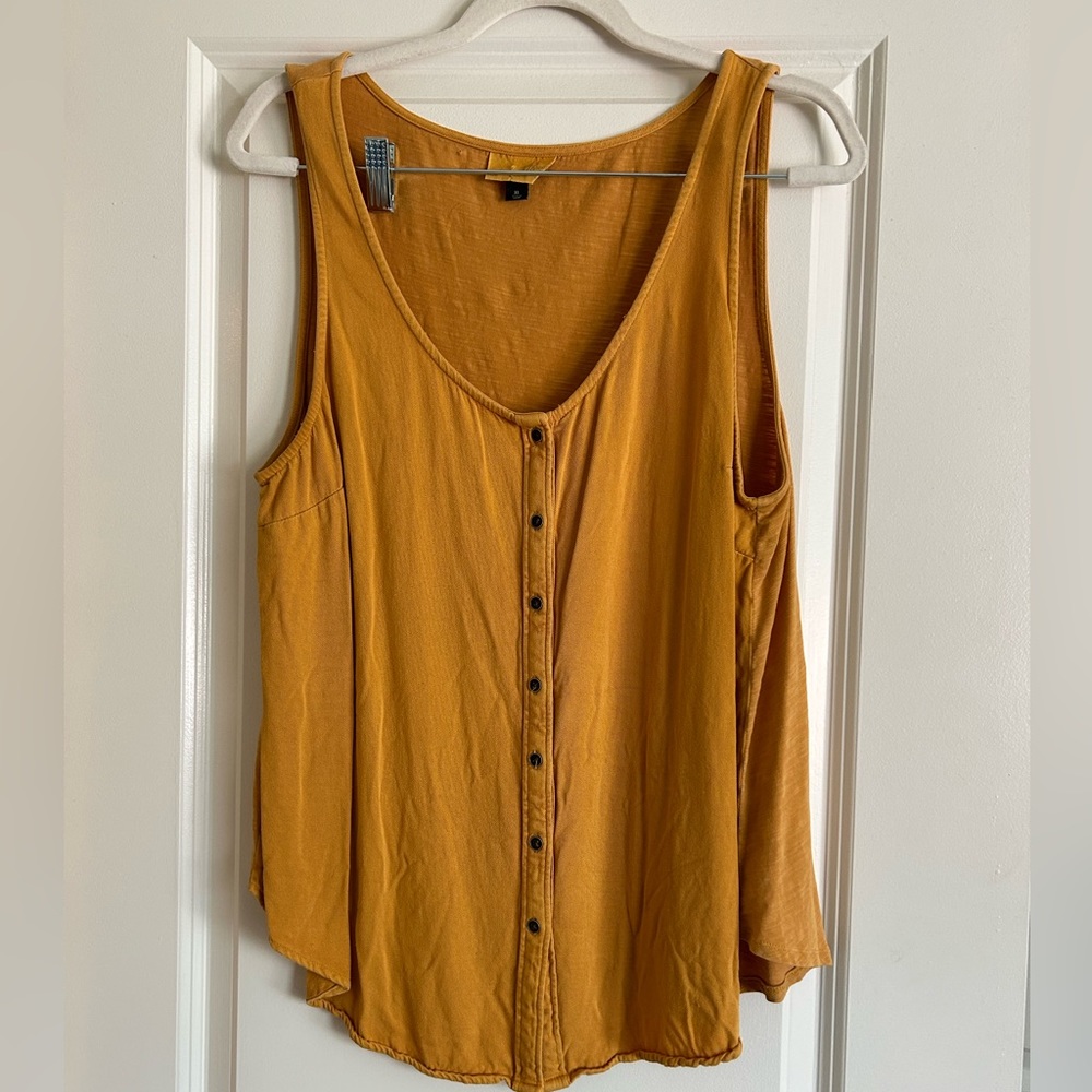 Barely worn shirt for a great price! XL size, Universal Thread line.